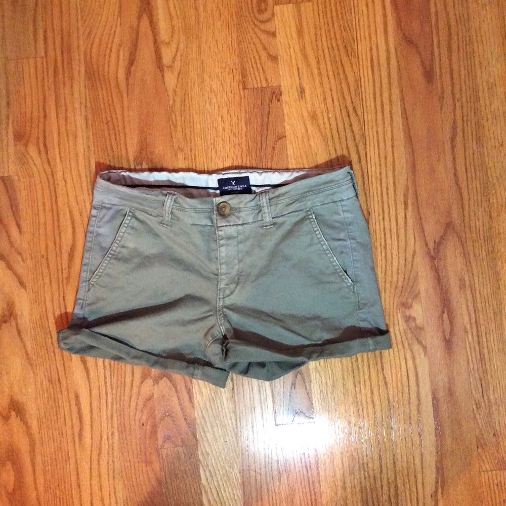 American Eagle Stretch midi green shorts size 4